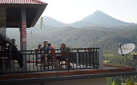 One Homestay And Warung